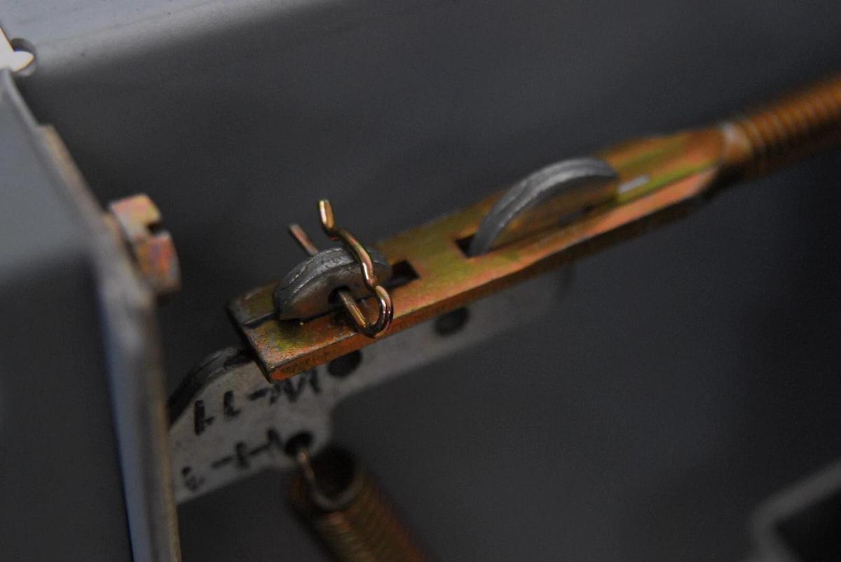 Used GE TED136015 Industrial Circuit Breaker W/ Allen Bradley 1494V-M40 Mechanism