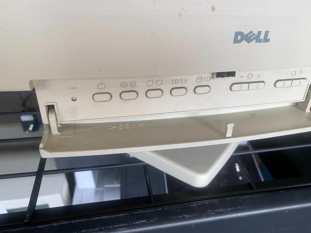 Used DELL 19" Color Graphic ULTRA SCAN Trinitron D2026T