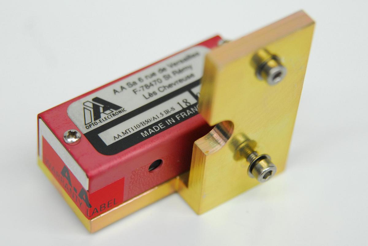Used AA Opto-Electronic AA.MT110/B50/A1.5 IR-S 110MHz AOM Acousto-Optic Modulator