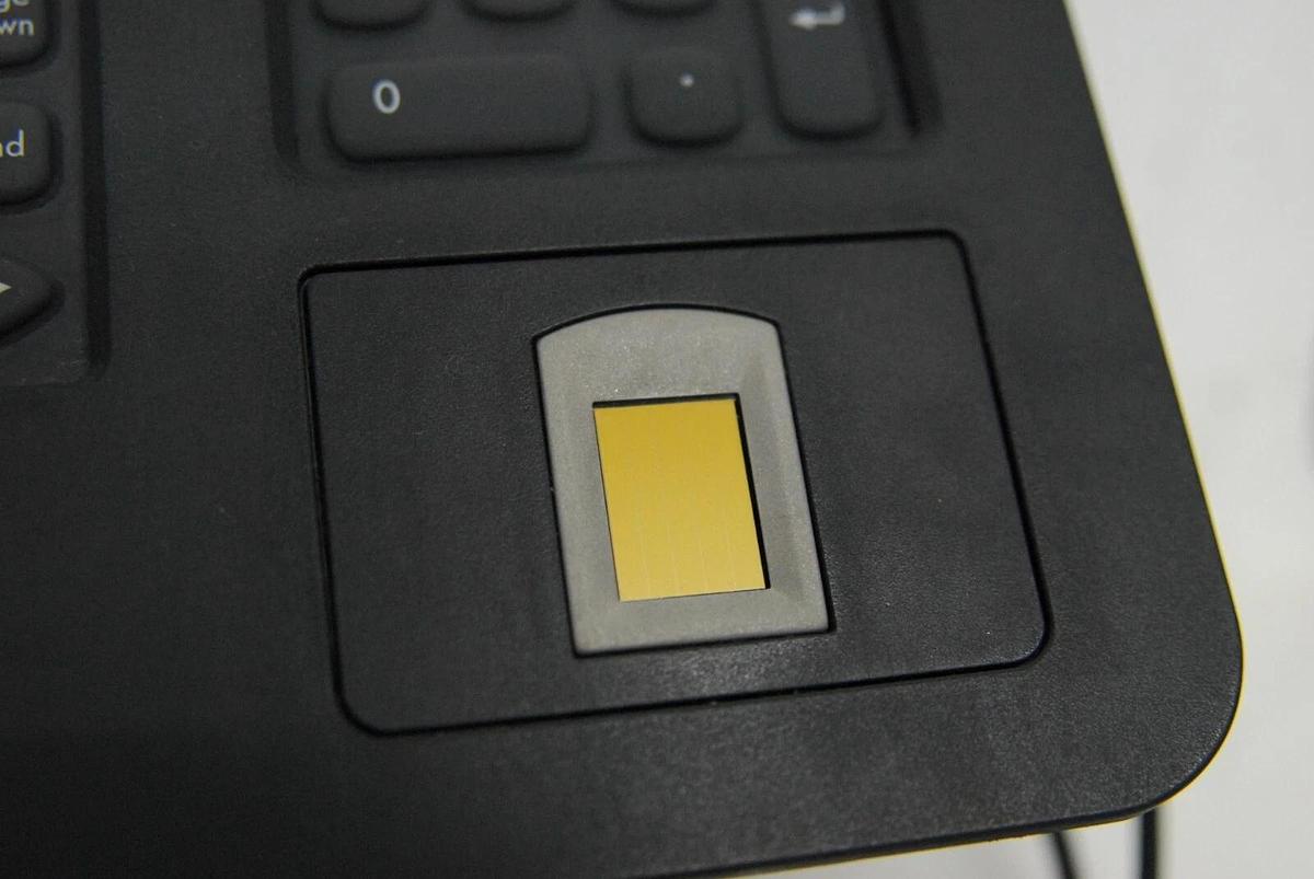 Used Omnicell Optiflex 13-1172 Keyboard W/ Authentec 45494 Fingerprint Sensor