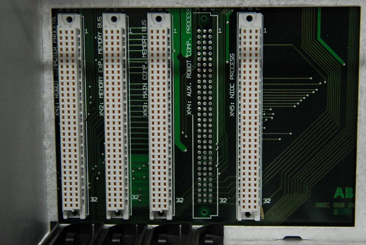 Used ABB 3HAB6372-1 DSQC 330 Controller Backplane