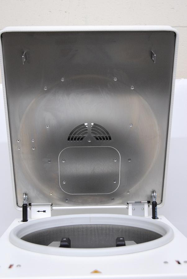 Used Hettich ROTINA 380 Robotic Automated Benchtop Centrifuge W/ 3722-R Rotor, 3730-R/2 Buckets