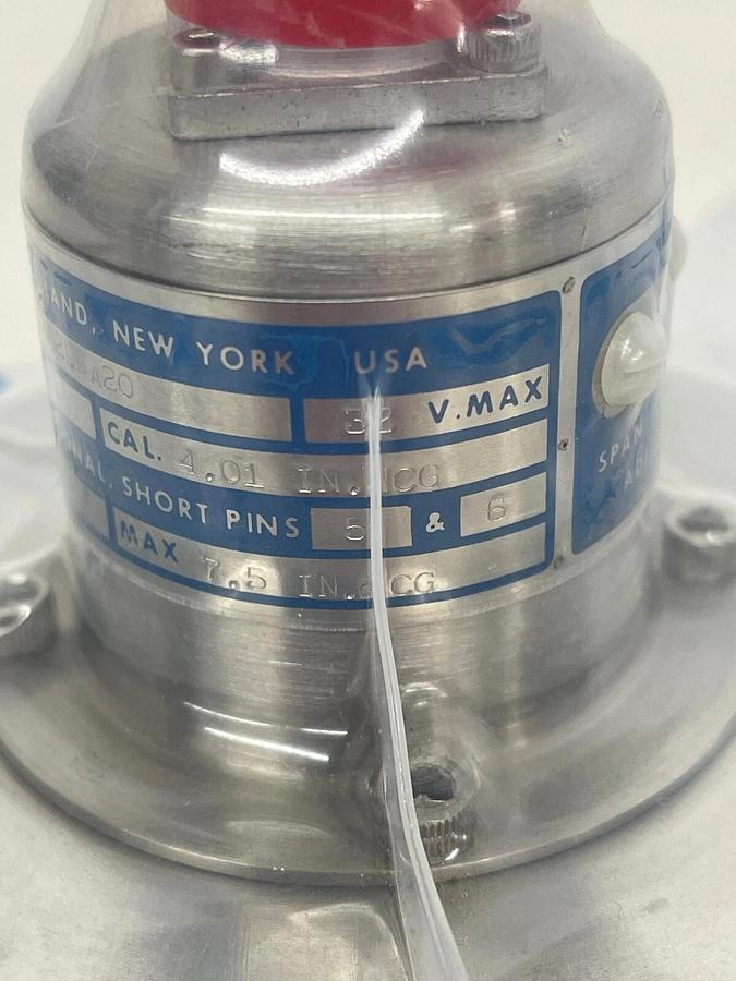 Viatran Pressure Transducer 2196CB2DNA20 0-5 IN.WCG - Open Packaging