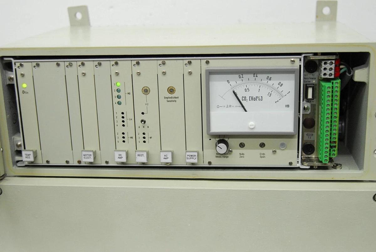 Used H&B  URAS 3 G Gas Analyzer C02 (Hartmann and Braun) - Read Description