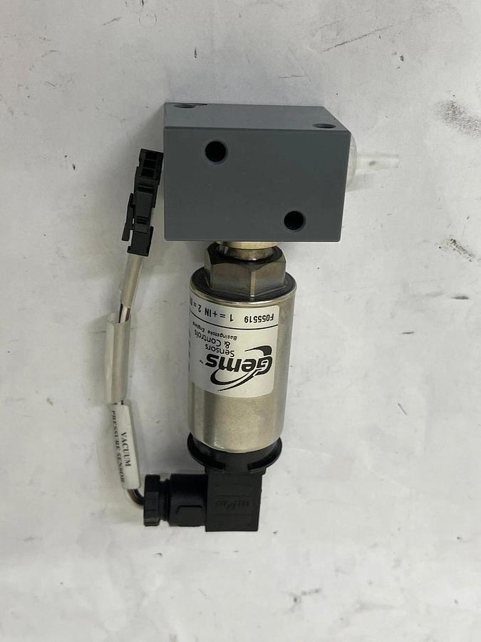 Used Gems 2200CG3F008A3UA Pressure Transducer 2200 Series