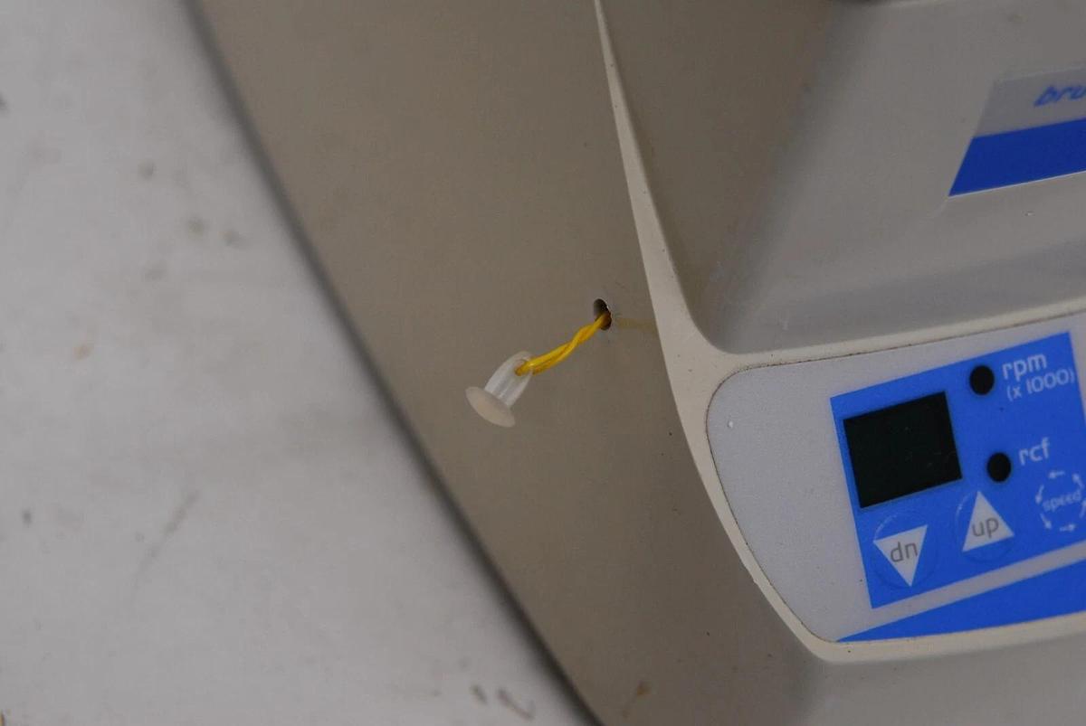 Used Denville Scientific 260D Brushless Microcentrifuge W/ Rotor - not working