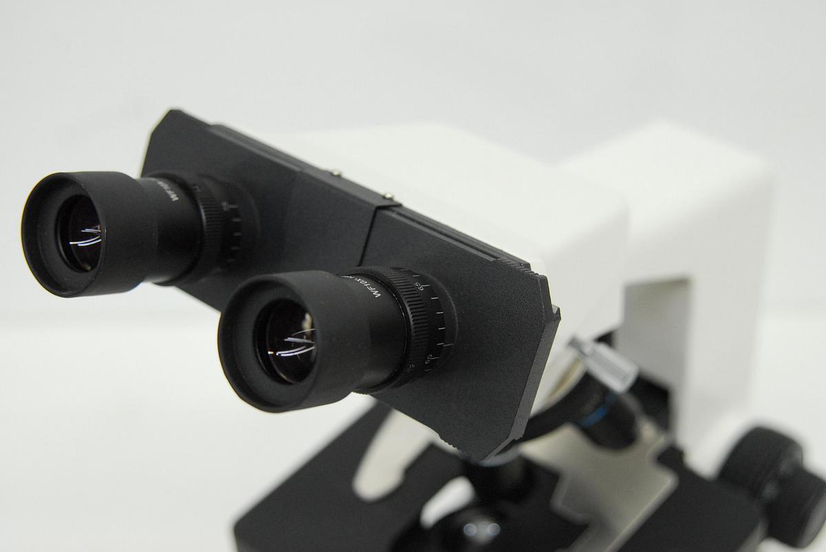 Used Boreal B2-252 Binocular Microscope W/ 4/10/40/100 Objectives