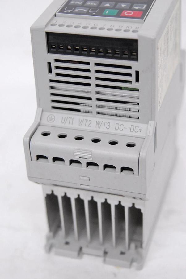 Used Allen-Bradley 160-AA03NSF1P1 7.06 C Variable Frequency Drive W/ 160-P1 Keypad