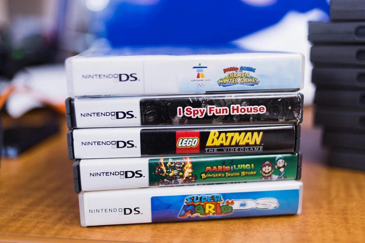 Used Stack Of 15 Empty Nintendo DS Cases Mostly Kids Games