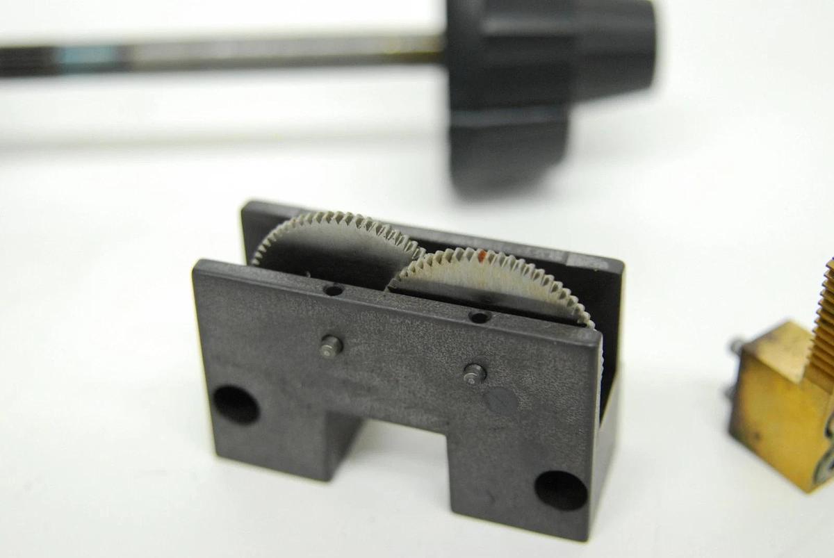 Used Zeiss Axiovert 100 Inverted Microscope Focus Gear Assembly