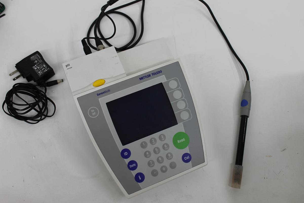 Used Mettler Toledo SevenMulti pH Conductivity Meter w/ Probe and Power Supply