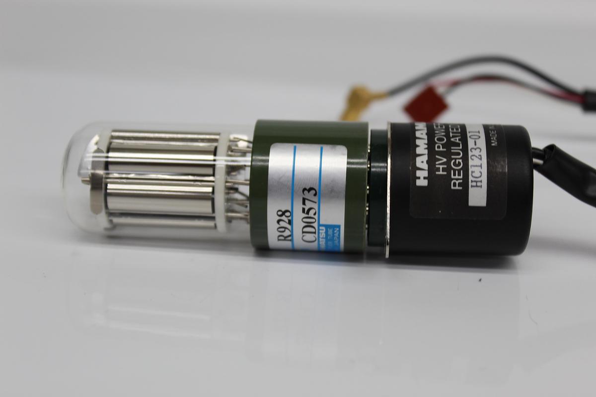 Used Hamamatsu R928 Photomultiplier Tube w/ HC123-01 HV Power Base - LOT OF 2