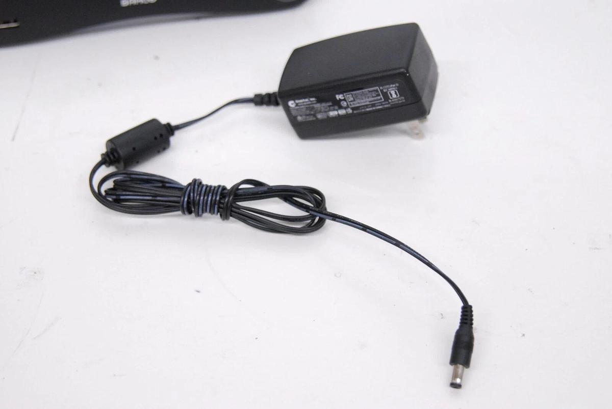 Used Barco ClickShare CSE-200 R9861520 W/ 4 Buttons, Button Holder, Power Adapter