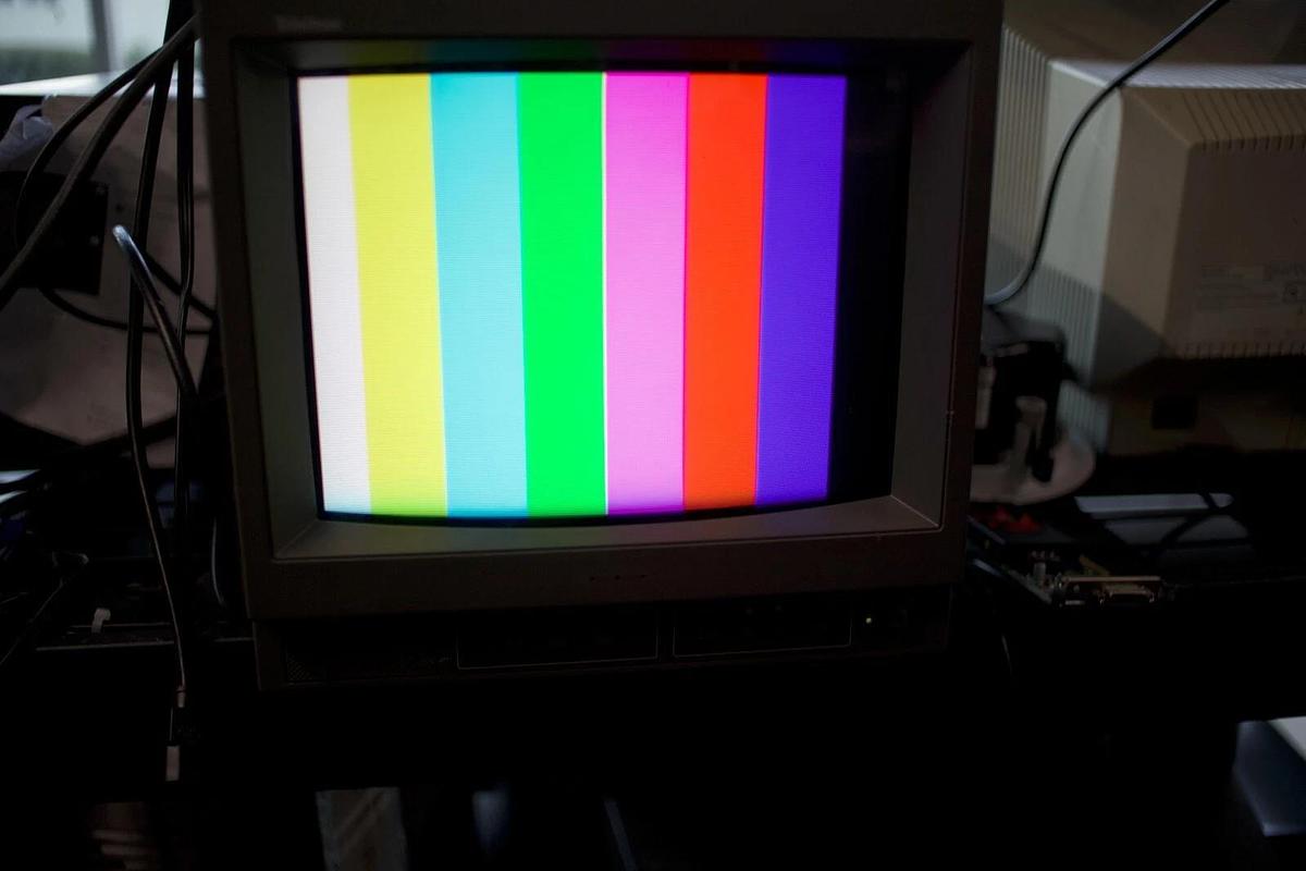 Used Sony Trinitron PVM-14N6U - 14"