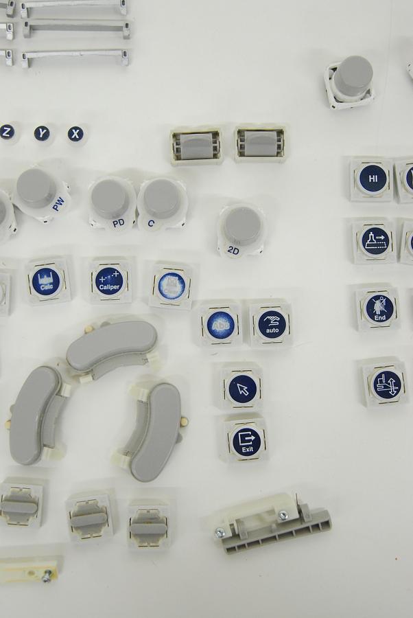 Used GE KTZ300425 Keyboard Caps/Buttons - Voluson E8