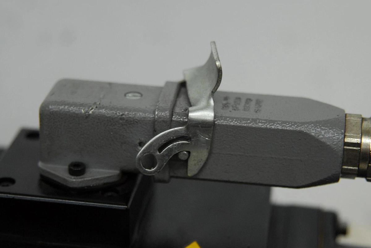 Used Kawasaki Sanyo Denki P60B13200LCX2C BL Super Servo Motor / 60490-1032RON Encoder