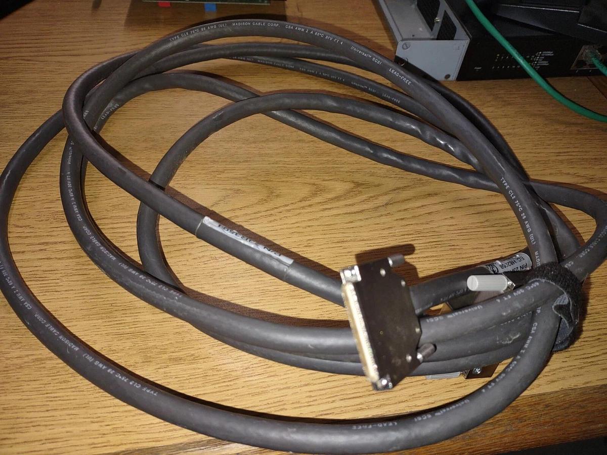 Used IBM 23R3594 4.5 M VHDCI/HD68 SCSI Cable to HD68 z7