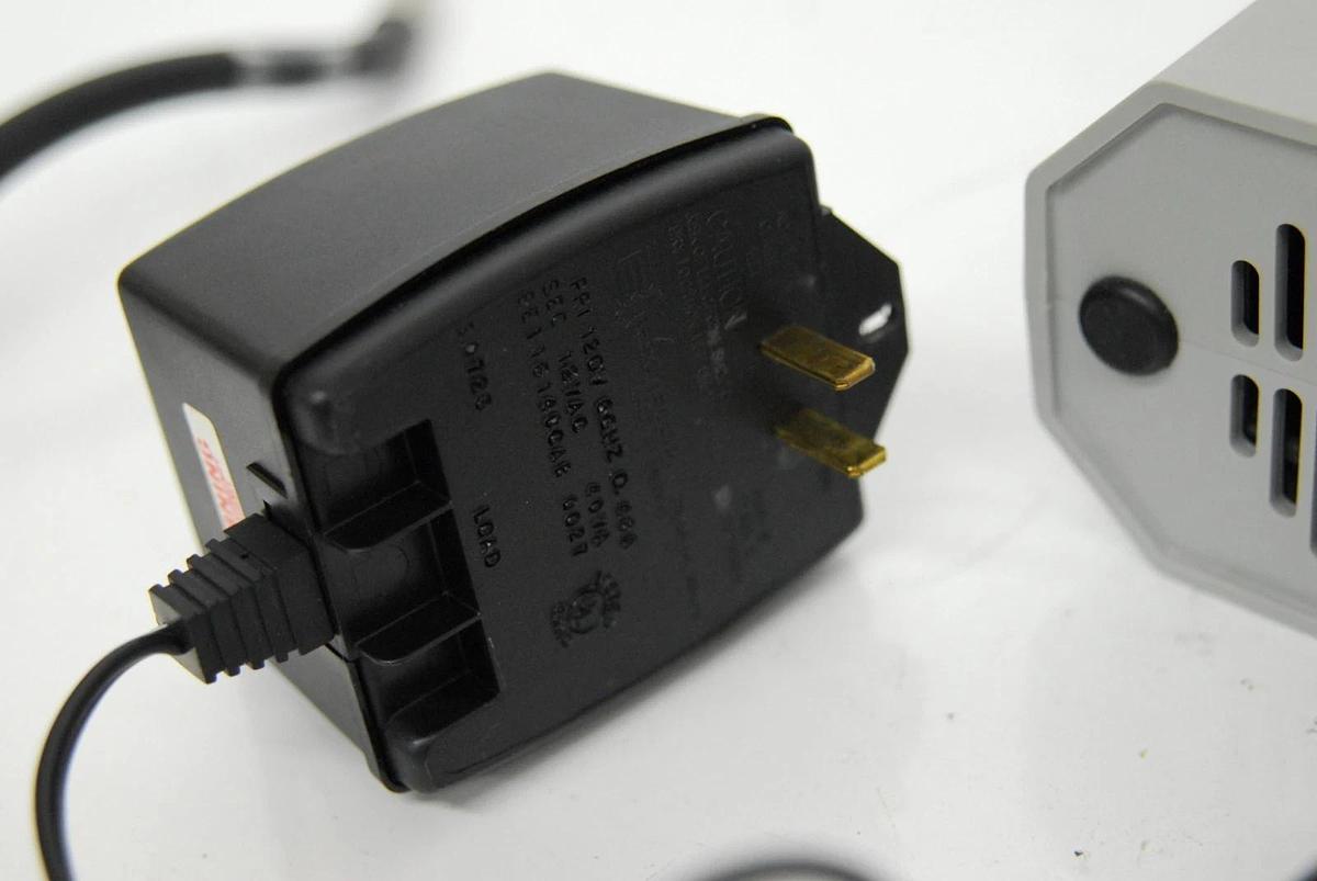 Used Dolan Jenner 3100 Fiber-Lite W/ 002112007024 Flexible Fiber Optic Light Guide