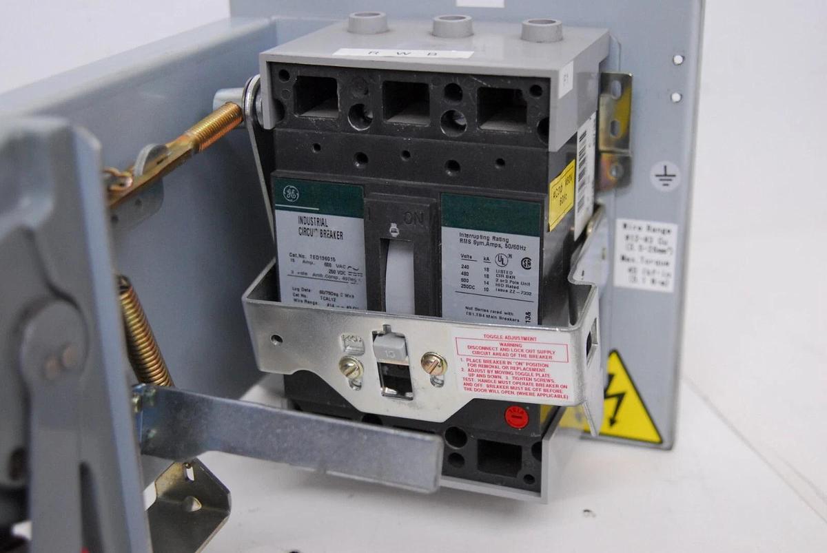 Used GE TED136015 Industrial Circuit Breaker W/ Allen Bradley 1494V-M40 Mechanism