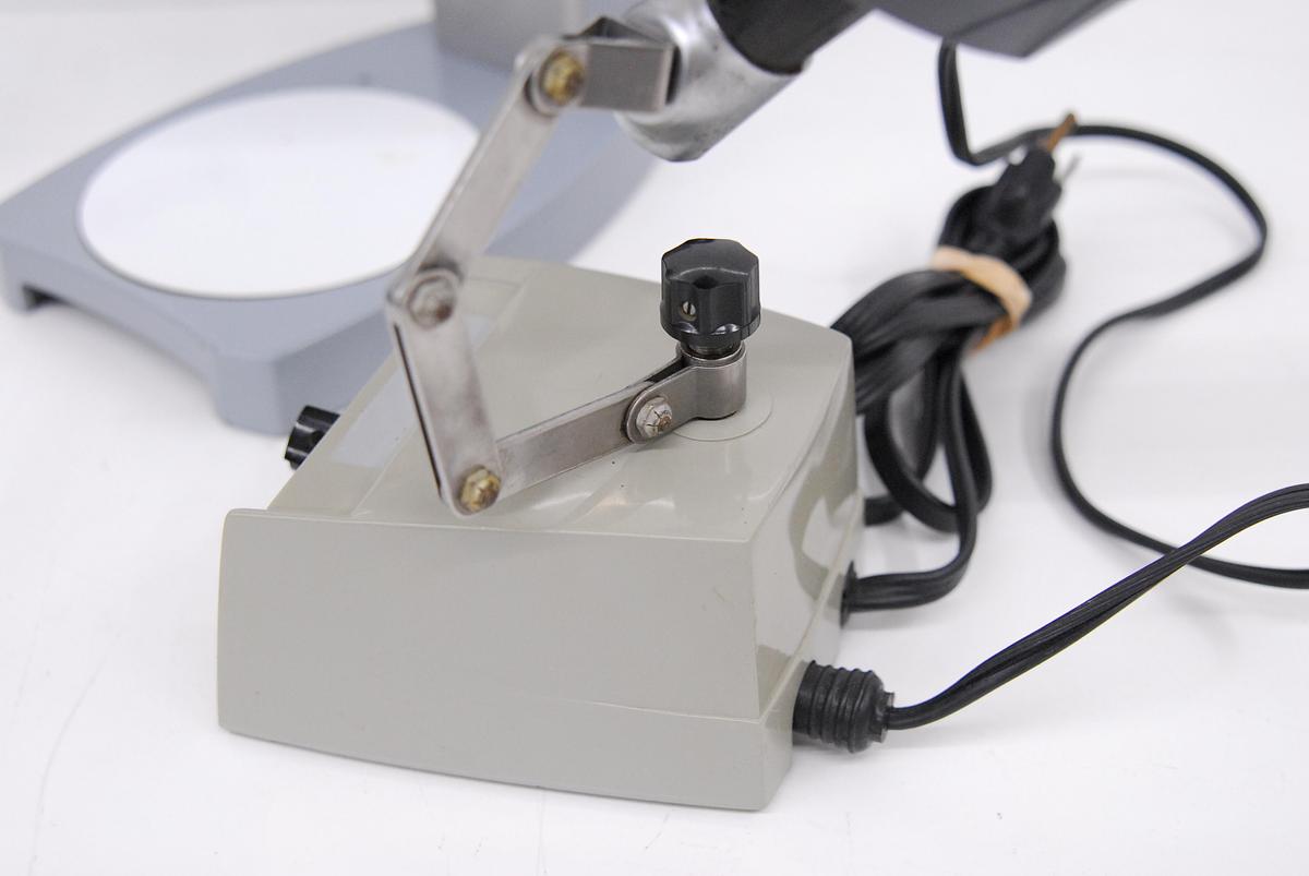 Used AO Stereo Star 569 .7x-3x Stereo Microscope W/ 655 Illuminator - TESTED WORKING