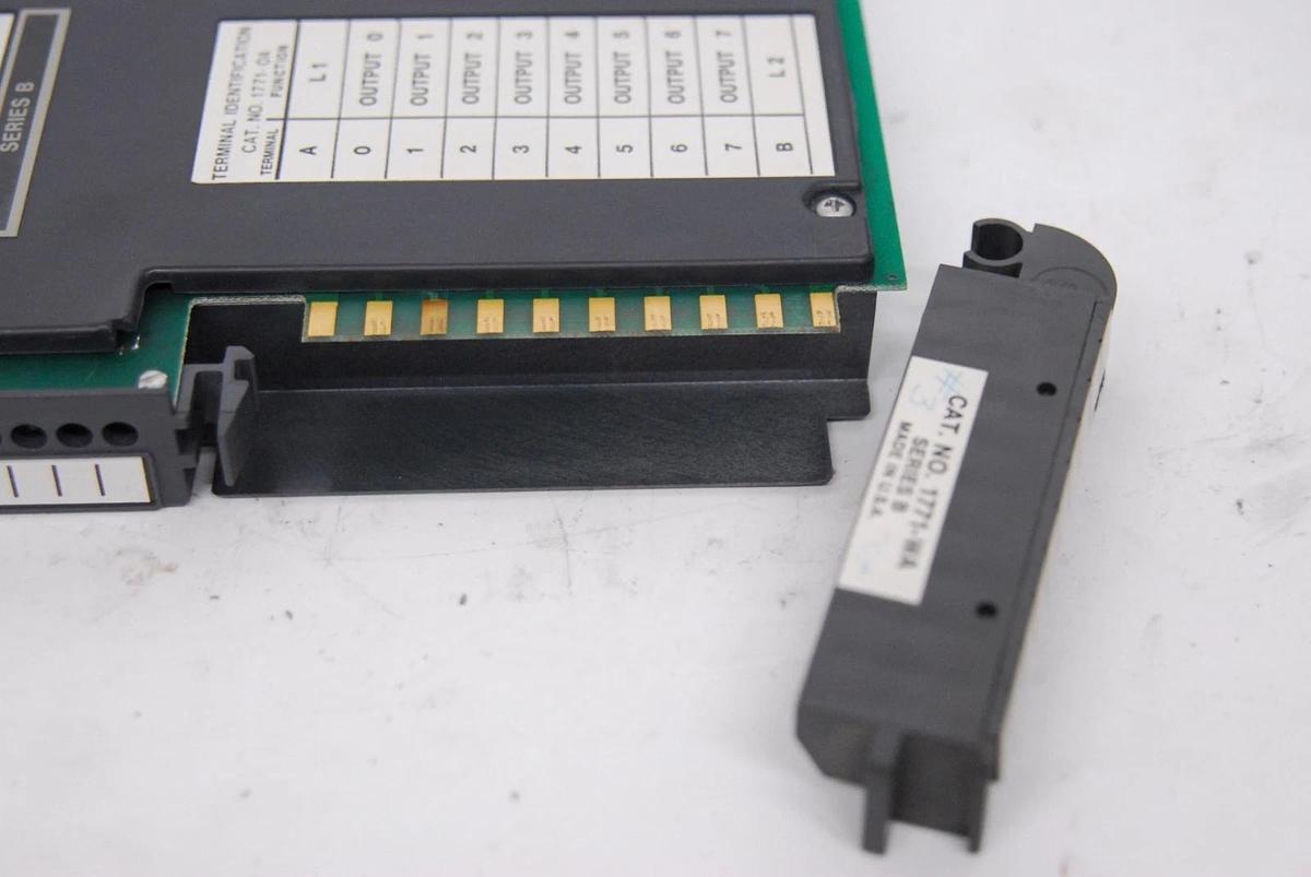 Used Allen-Bradley 1771-OA (120V) AC Output Module W/ Wire Arm 1771-WA