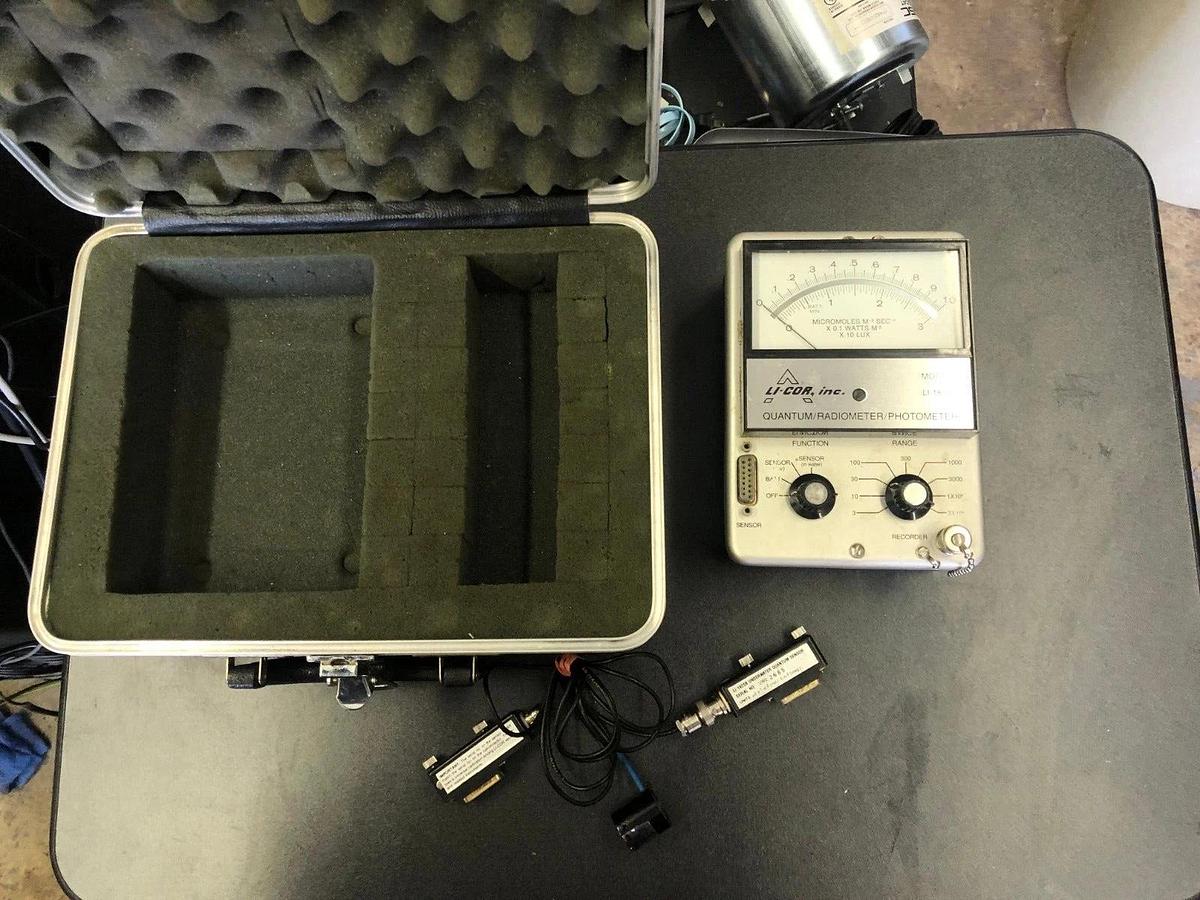 Used LI-COR LI-185B Quantum/Radio/Photo Meter with LI-192SB Underwater Quantum Sensor