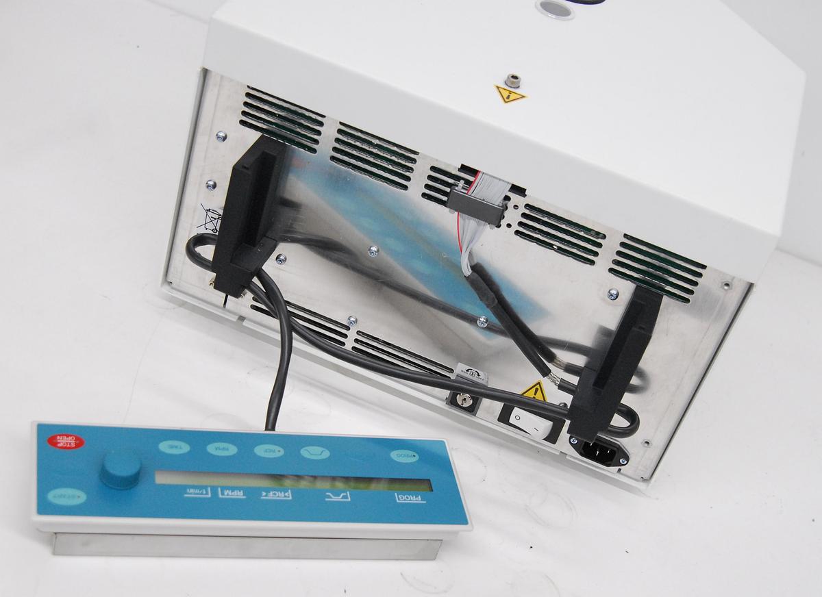 Used Hettich 2350-01 MIKRO 220 Robotic Automated Benchtop Centrifuge W/ Rotor