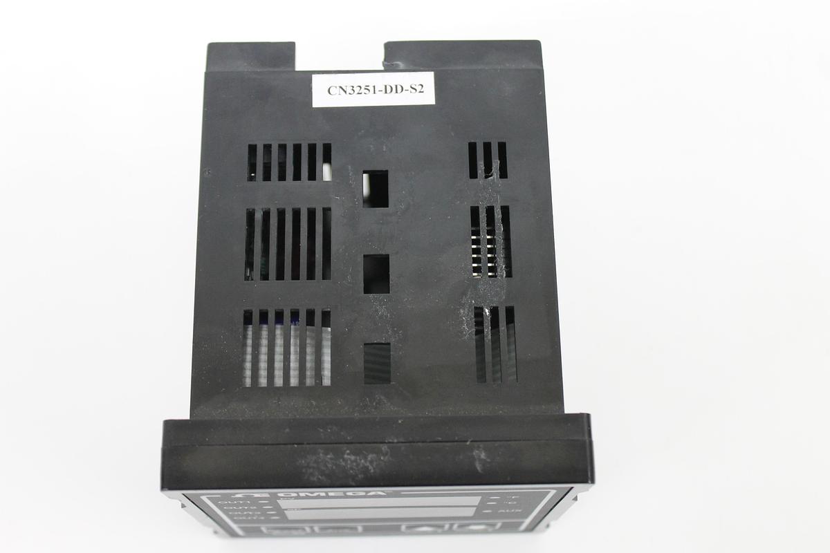 Used OMEGA CN3251-DD-S2 Temperature/Process Controller
