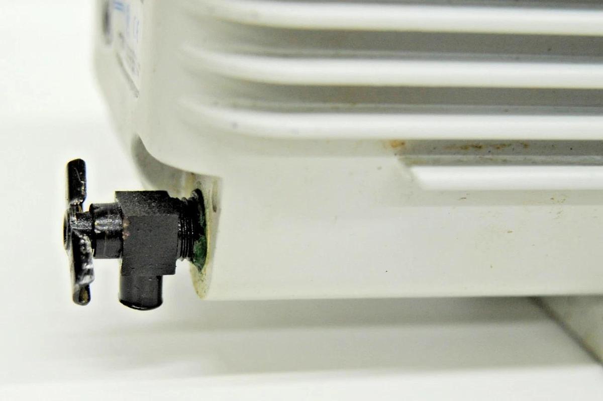 Used Welch 8917 Dual-Stage Direct-Drive Rotary Vane Vacuum Pump 1/2HP