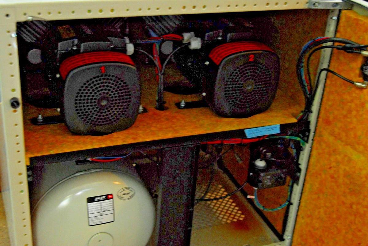 Used JUN-AIR 4000-40M Oil-less Cabinet Air Compressor (40 Liter 120PSI) 1579200