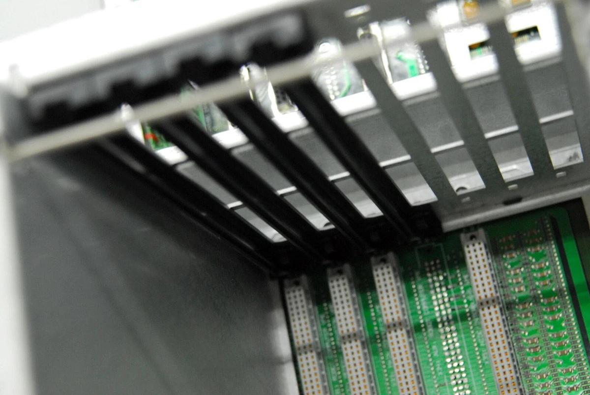 Used ABB 3HAB6372-1 DSQC 330 Controller Backplane