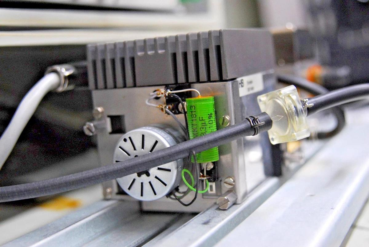 Used H&B  URAS 3 G Gas Analyzer C02 (Hartmann and Braun) - Read Description