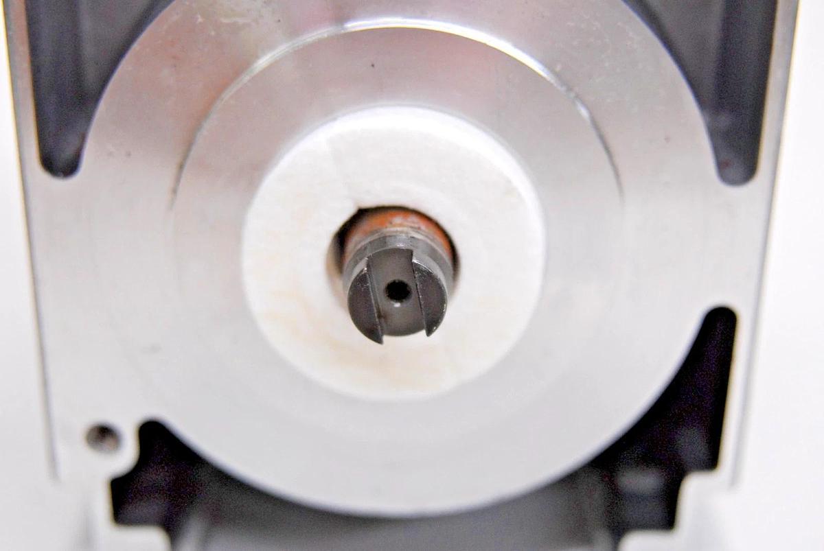 Used Hanning E7B2B-7-583 1-phase AC Motor 200-240VAC 2760/3155RPM (Pfiffer DUO 3)