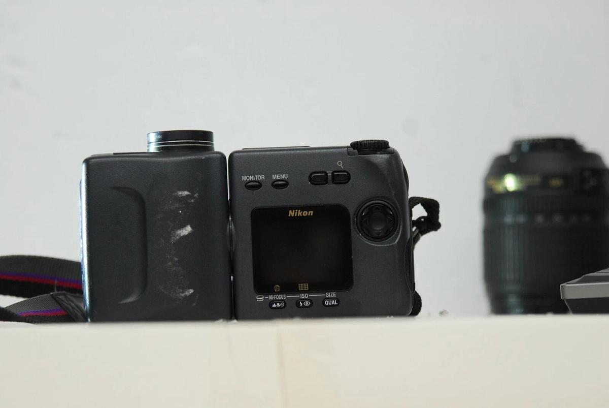 Used Nikon Coolpix 990 E990 3.34MP Digital Camera