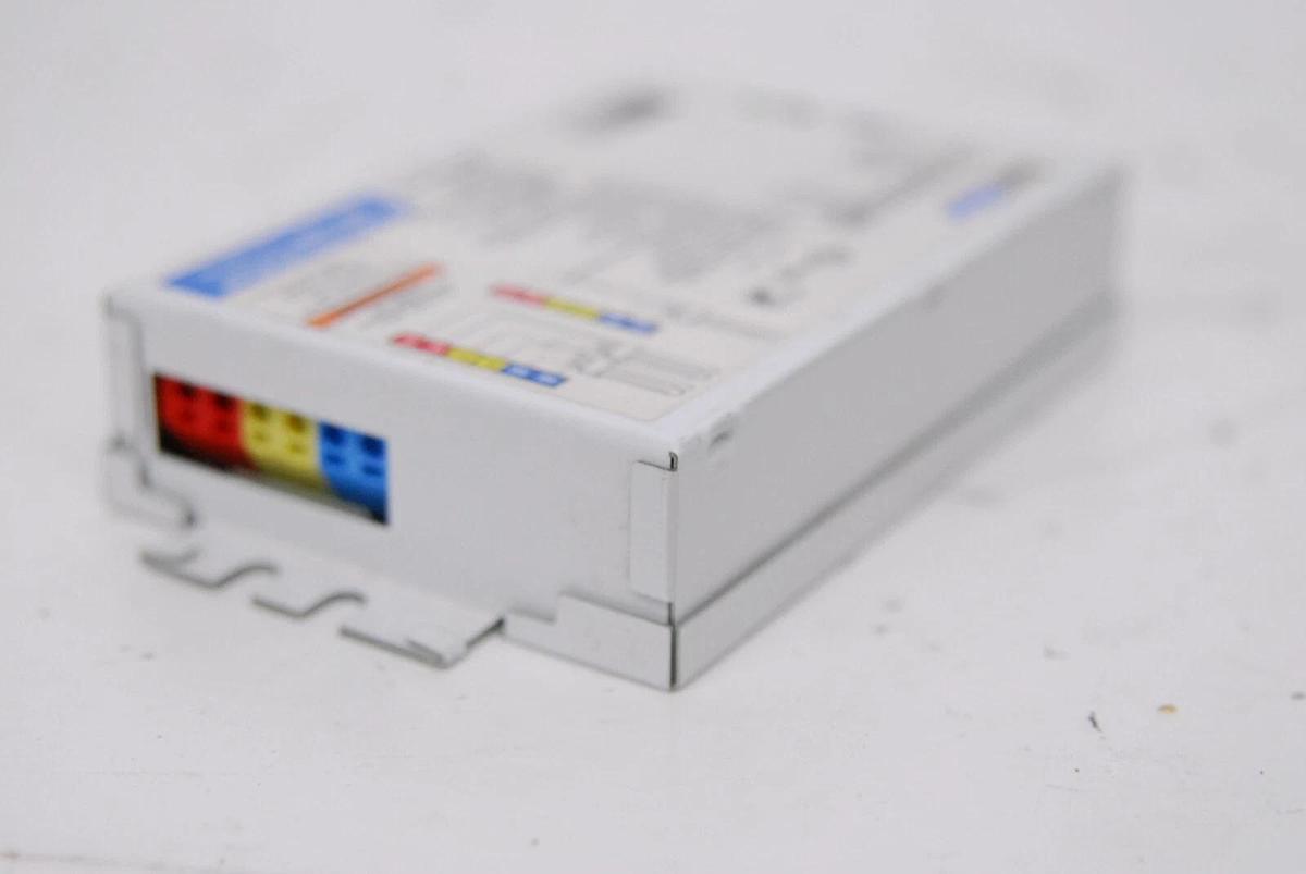 Universal Triad C218UNVSV3ME SuperDIM CF Dimming Ballast 120/277V