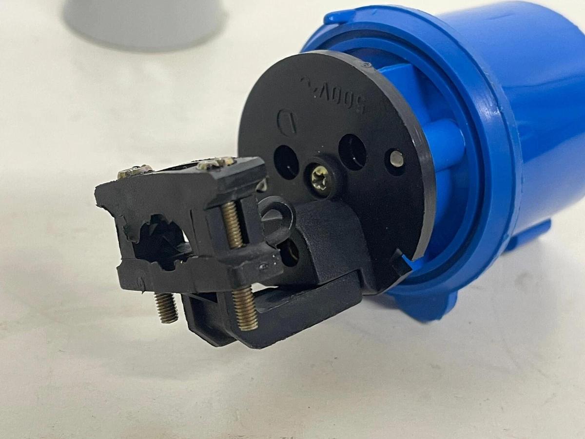 Used Hubbell C320P6SVL C-Iec Heavy Duty Plug (2 Pole, 3 Wire, 20 amp, 250V)