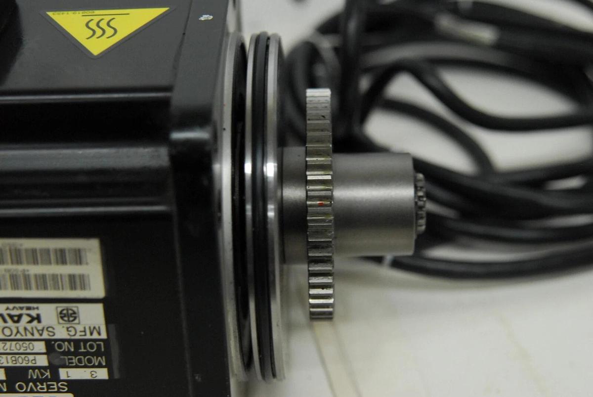 Used Kawasaki Sanyo Denki P60B13200LCX2C BL Super Servo Motor / 60490-1032RON Encoder