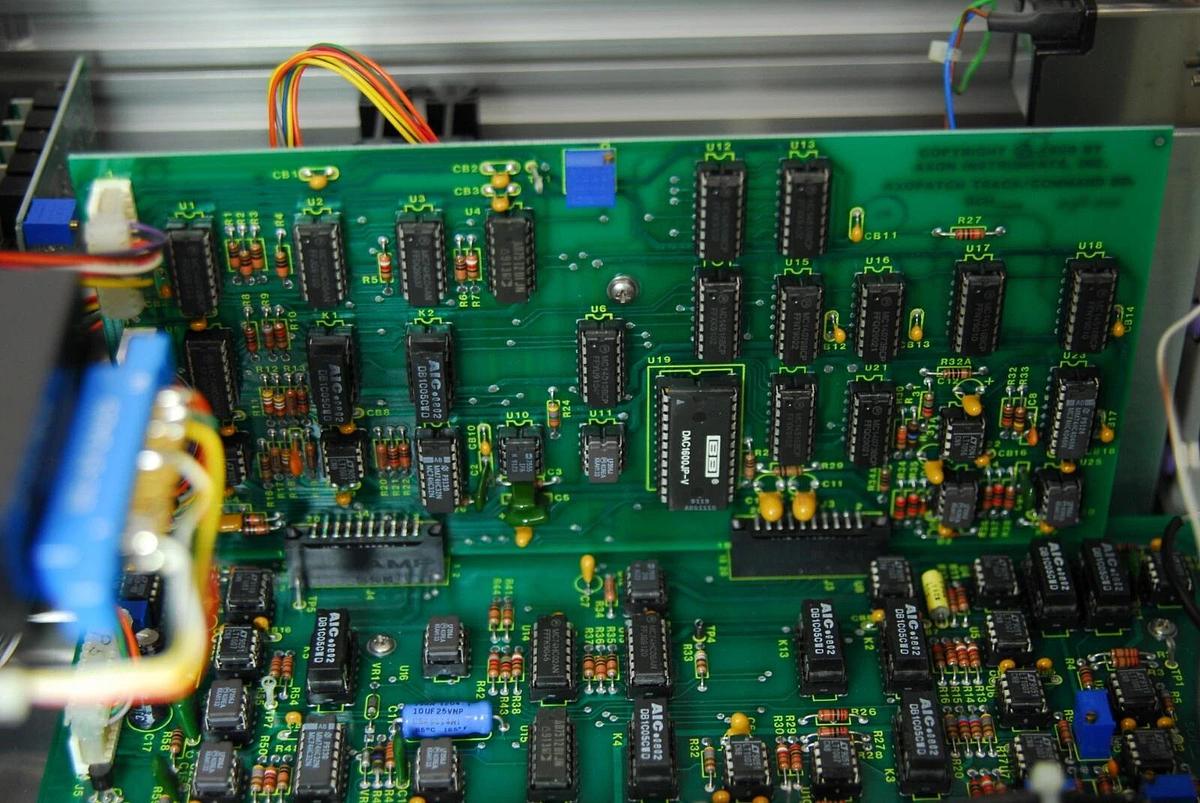 Used Axon Instruments AXOPATCH-1D Patch Clamp Amplifier - READ DESCRIPTION