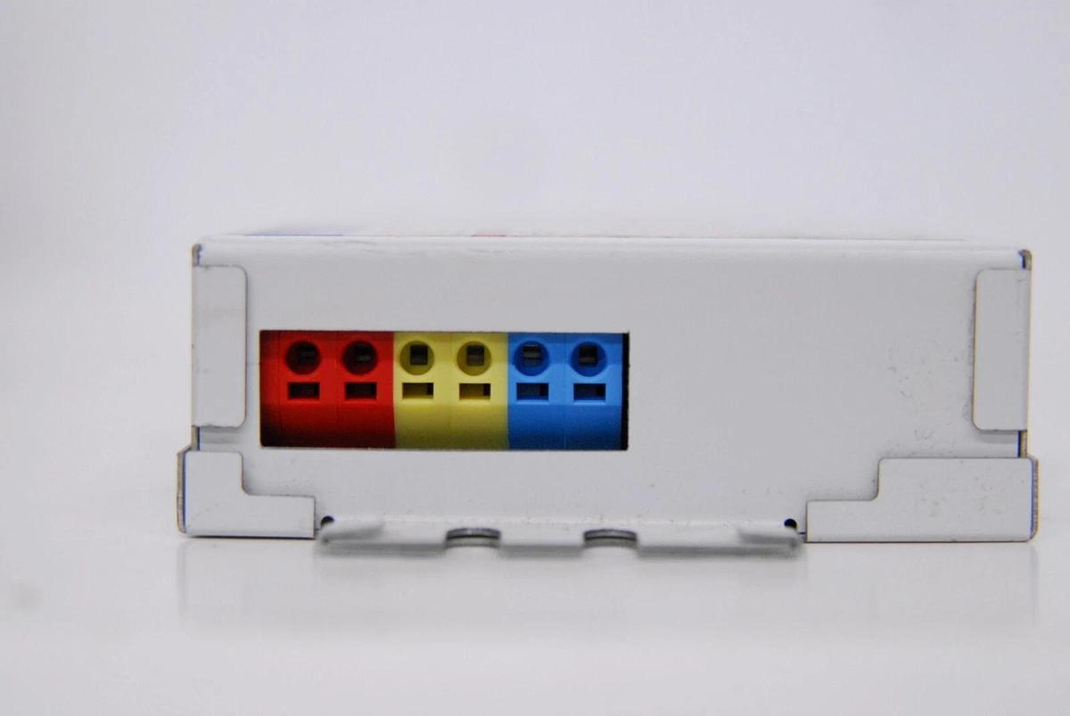 Universal Triad C218UNVSV3ME SuperDIM CF Dimming Ballast 120/277V