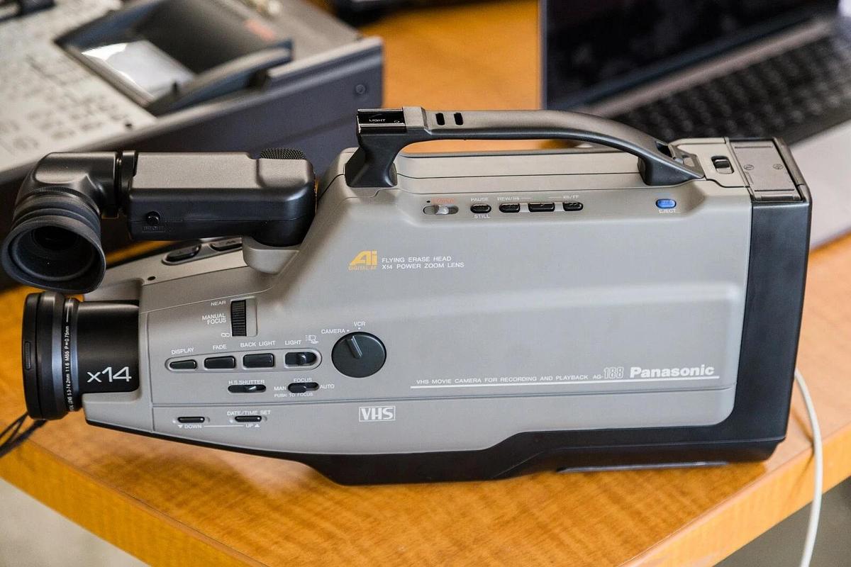 Used Panasonic AG-188 VHS Reporter Camcorder With Case For Parts