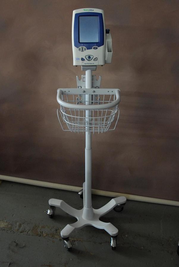 Used Welch Allyn 45NTO Vital Signs Spot LXi Patient Monitor W/ Stand