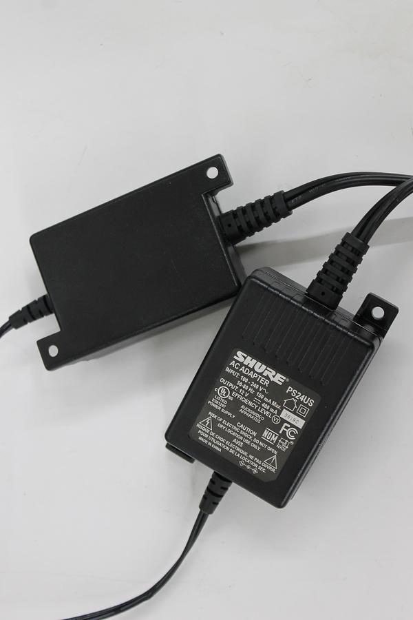 Used Set of 2x Shure SLX4 Wireless Receiver w/ 2x SLX2 Microphones