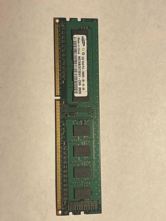 Used 1GB Samsung M378B2873EH1-CH9 DDR3 240-pin 1333MHz
