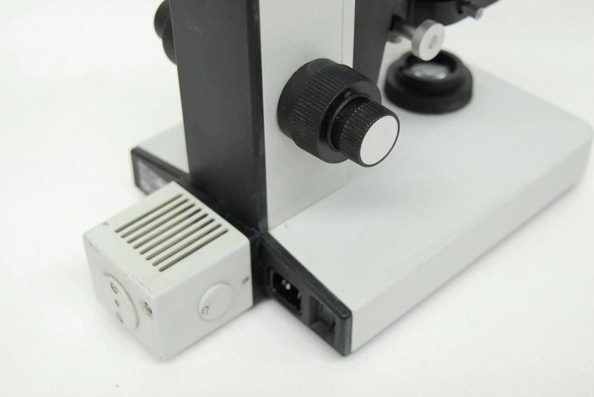 Used Leitz Laborlux D 512795 Binocular Microscope W/ EF 4/10/25/40 Objectives