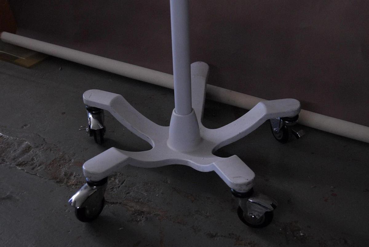 Used Welch Allyn 45NTO Vital Signs Spot LXi Patient Monitor W/ Stand