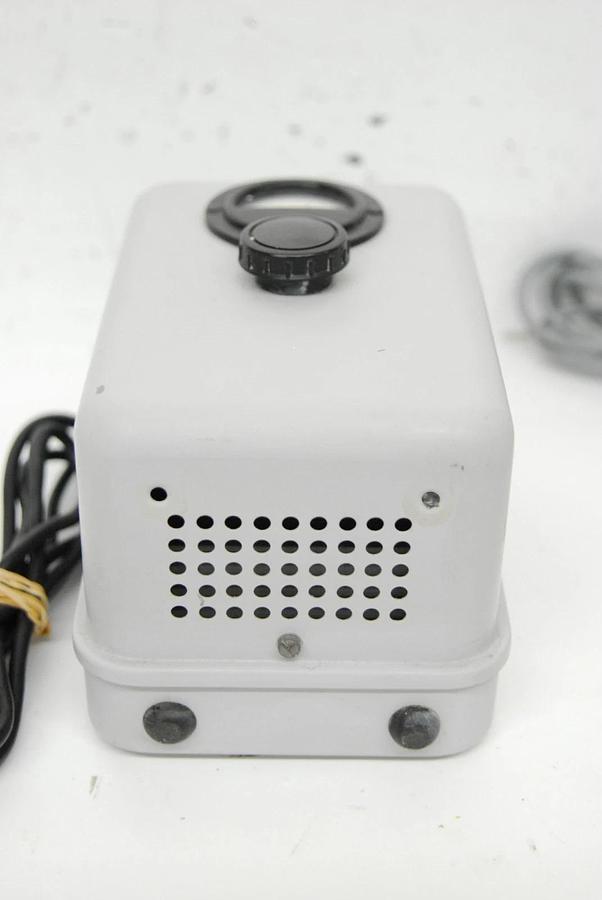 Used Zeiss 39 25 33 Microscope Power Supply  W/ 46 72 59, 46 80 19 Lamp Housing