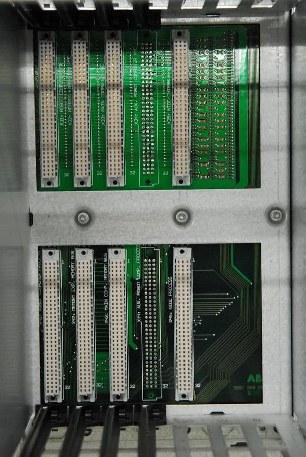 Used ABB 3HAB6372-1 DSQC 330 Controller Backplane