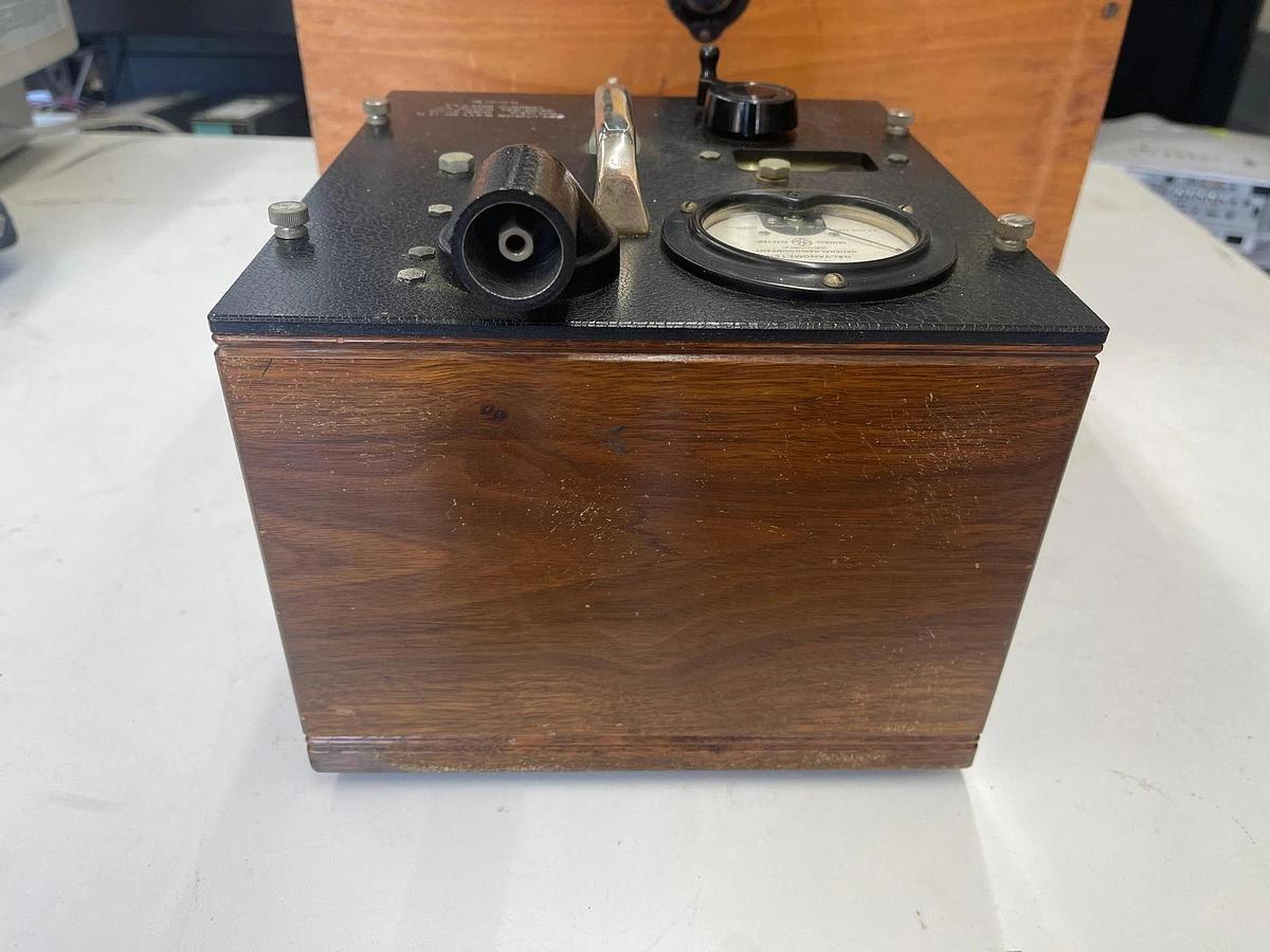 Used Presision Wavemeter Type 724-A Vintage 1940s