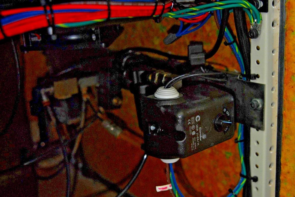 Used JUN-AIR 4000-40M Oil-less Cabinet Air Compressor (40 Liter 120PSI) 1579200