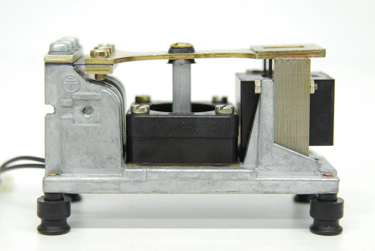 Used Vibrating-Armature Pump G-060082-00 - Puritan Bennett 740 Ventilator